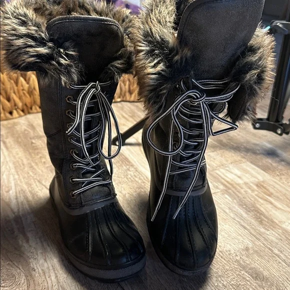 Black and Grey Fur-Lined Winter Duck Boots - Picture 3 of 9